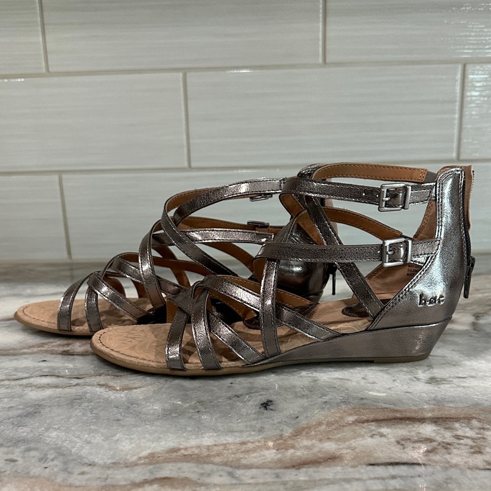 boc Women's Metallic Sandals, Size 7, Glam, Y2K, Comfort Walking Sandal